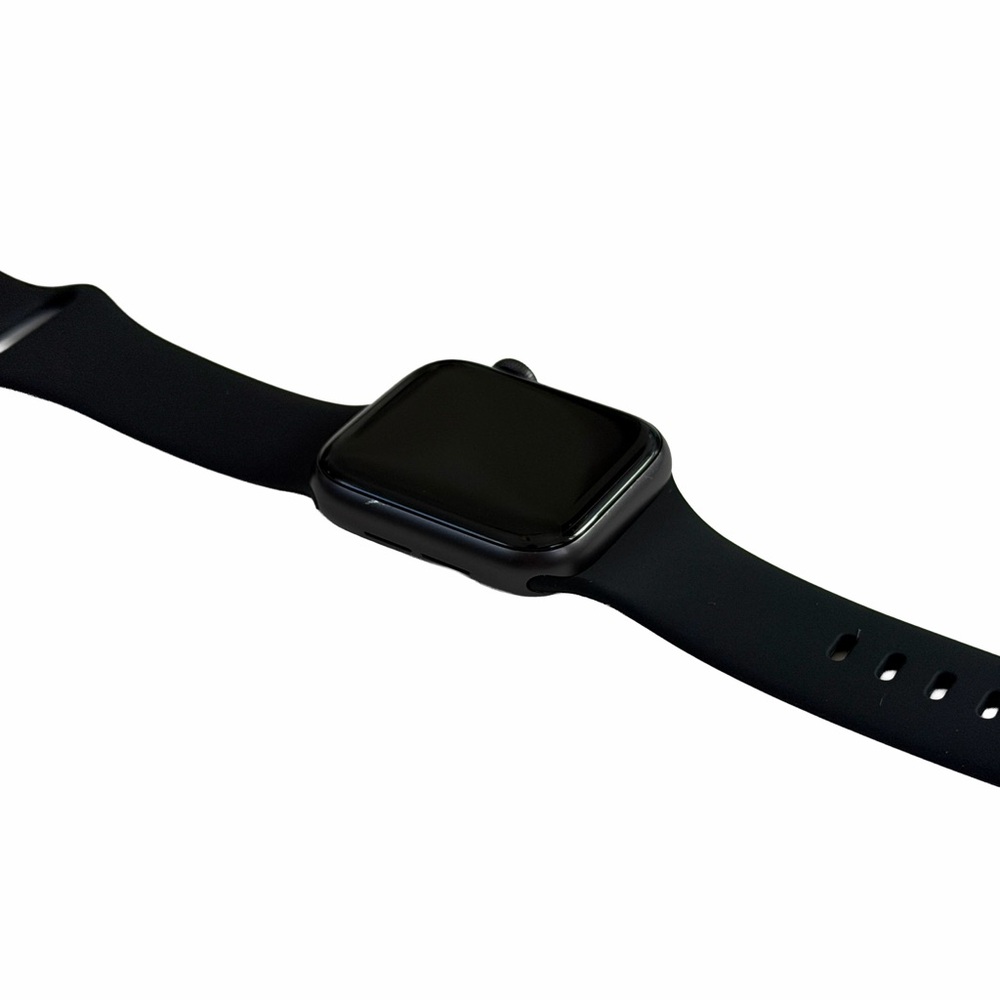 Apple Watch Series 5 – 40mm Space Gray + 6 Brand New Bands & USB-C Charger - Picture 4 of 6